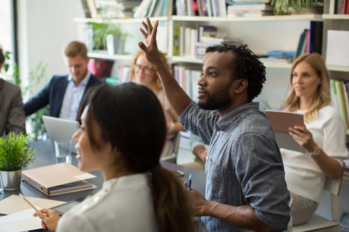 engagierte Affiliate Mitarbeiter im Meeting