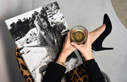 Frau mit Fashion Bild und Getränk